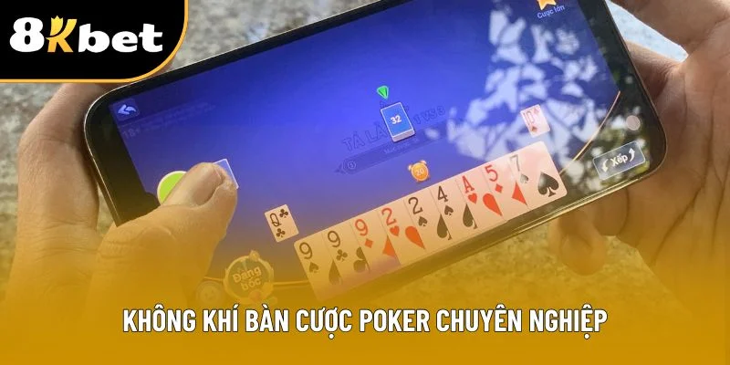 Không khí bàn cược poker chuyên nghiệp